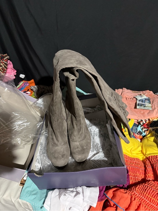 Jennifer Lopez Shoes - Jennifer Lopez Purple and Cream Shoe Box